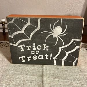 🎃2/$15, 3/$18🎃 Halloween Box Sign